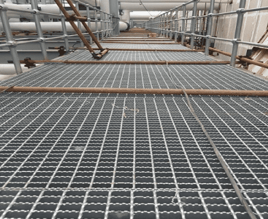 工厂平台走道用防滑钢格栅板厂家定做。